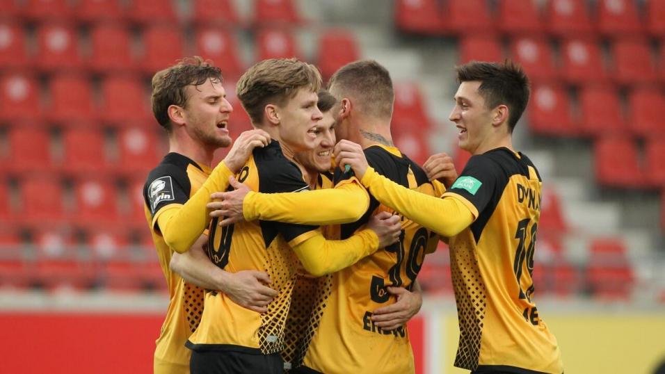 Dynamo Dresden players celebrate